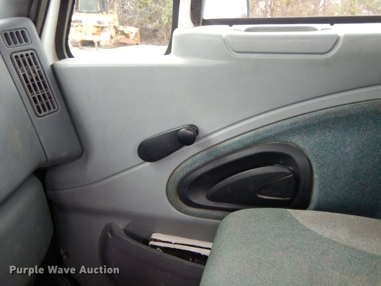 image for item HG9351 2007 International 8600  semi truck