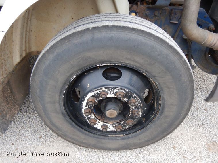 image for item HG9351 2007 International 8600  semi truck