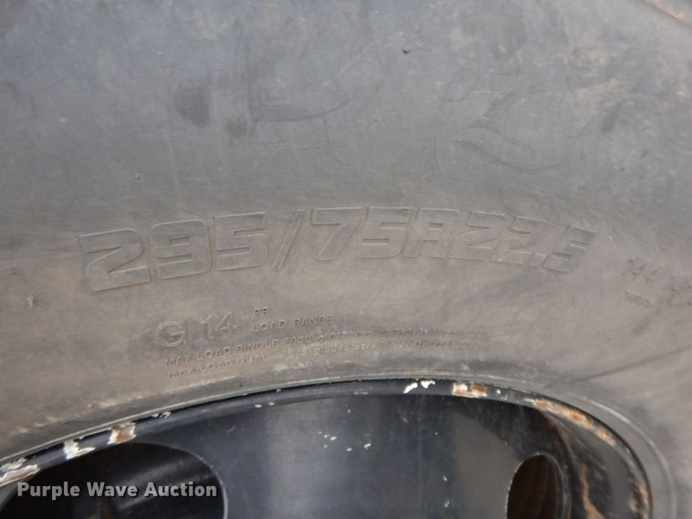 image for item HG9351 2007 International 8600  semi truck