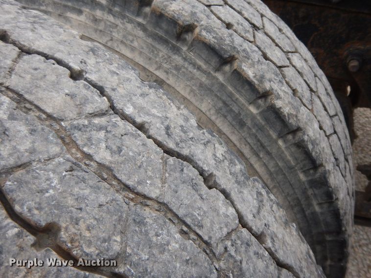 image for item HG9351 2007 International 8600  semi truck