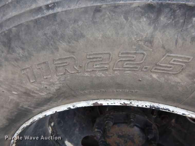 image for item HG9351 2007 International 8600  semi truck