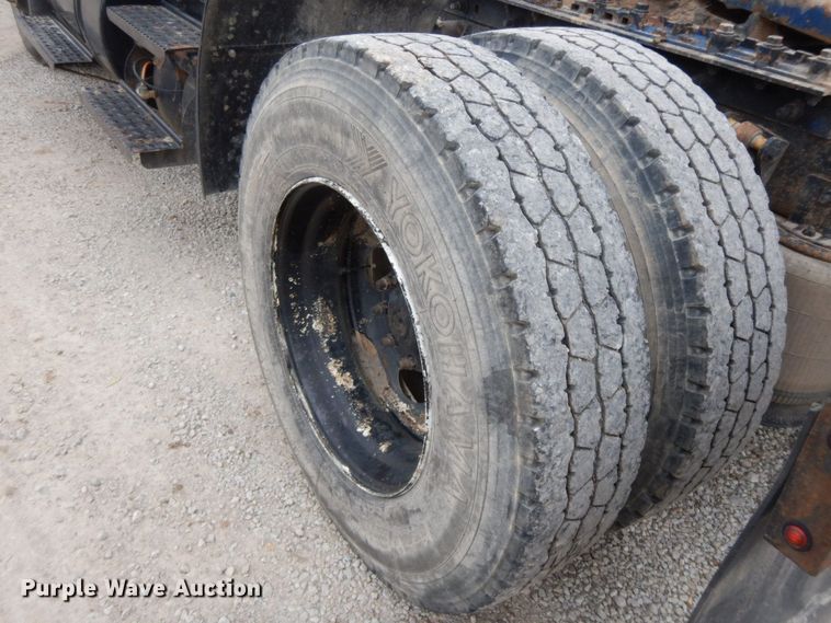 image for item HG9351 2007 International 8600  semi truck