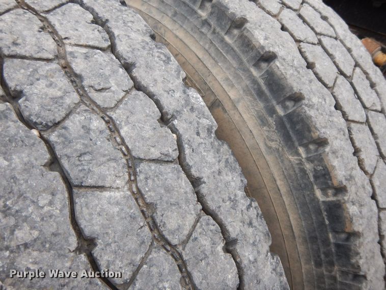 image for item HG9351 2007 International 8600  semi truck