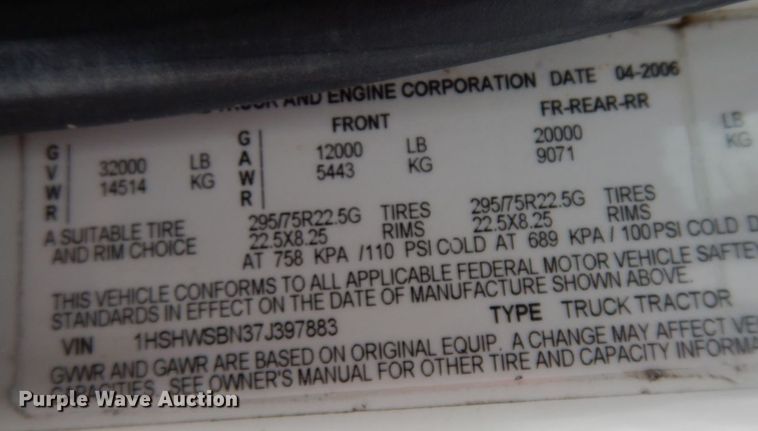 image for item HG9351 2007 International 8600  semi truck