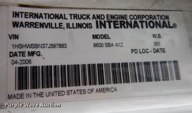 image for item HG9351 2007 International 8600  semi truck