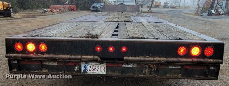 image for item HG9353 2001 Trail King TK70HT  equipment trailer