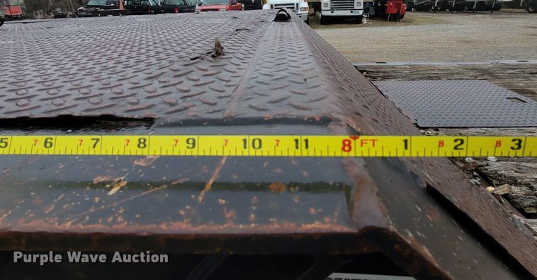 image for item HG9353 2001 Trail King TK70HT  equipment trailer