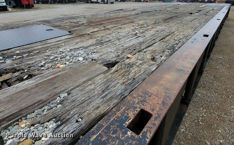 image for item HG9353 2001 Trail King TK70HT  equipment trailer