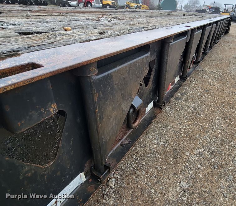 image for item HG9353 2001 Trail King TK70HT  equipment trailer