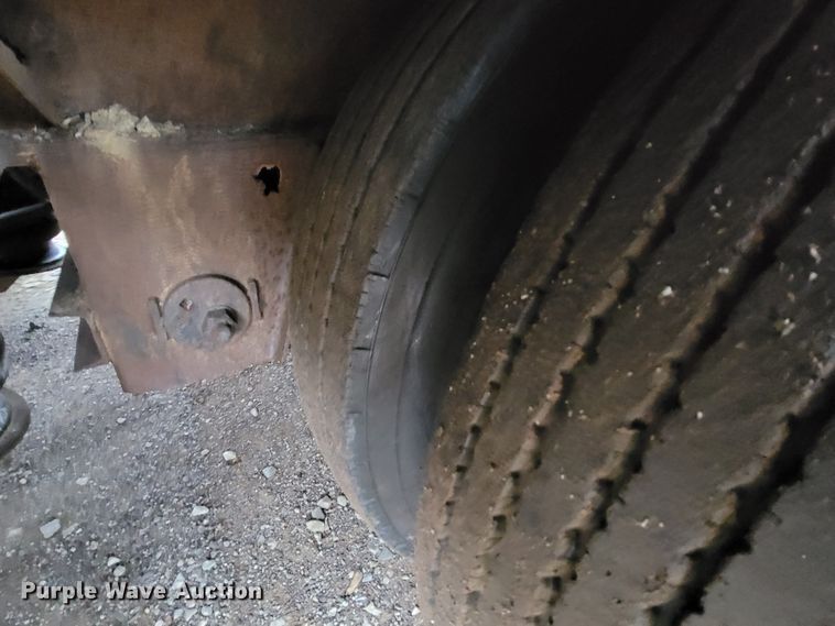 image for item HG9353 2001 Trail King TK70HT  equipment trailer