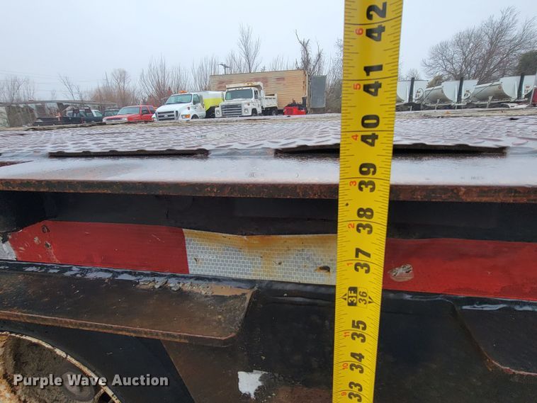 image for item HG9353 2001 Trail King TK70HT  equipment trailer