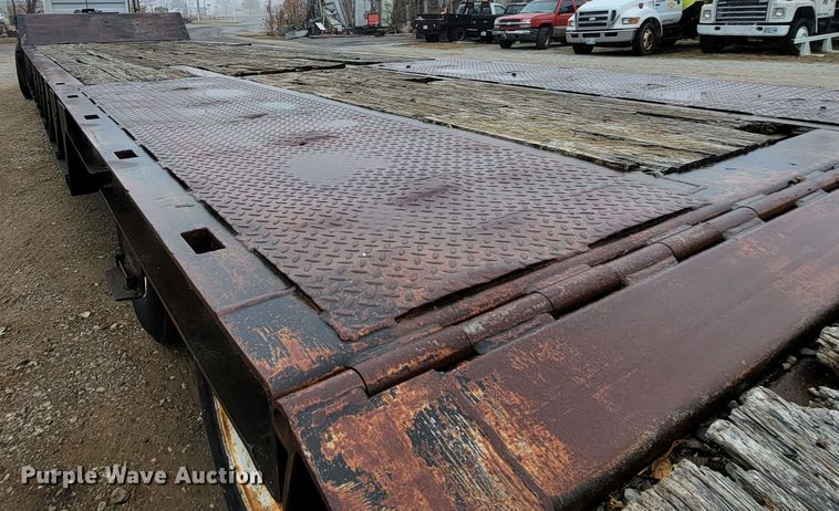 image for item HG9353 2001 Trail King TK70HT  equipment trailer