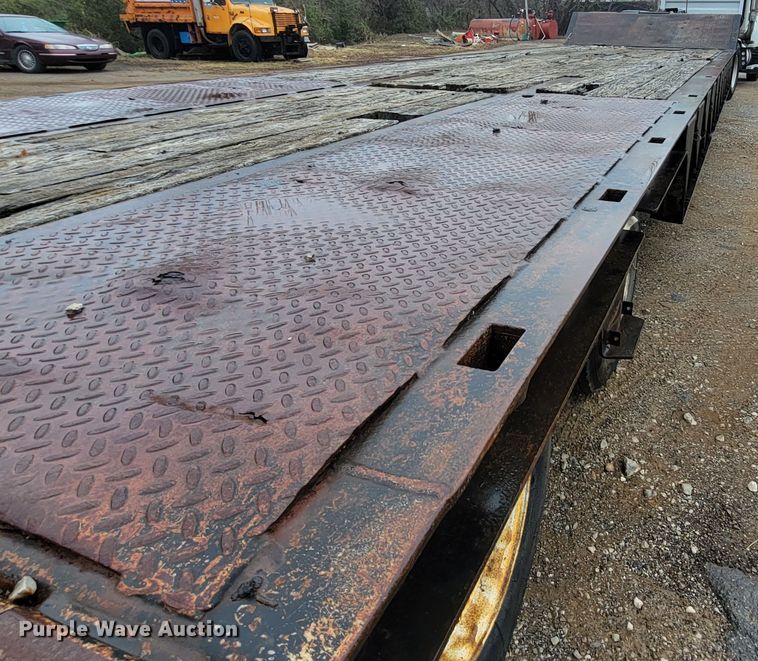 image for item HG9353 2001 Trail King TK70HT  equipment trailer