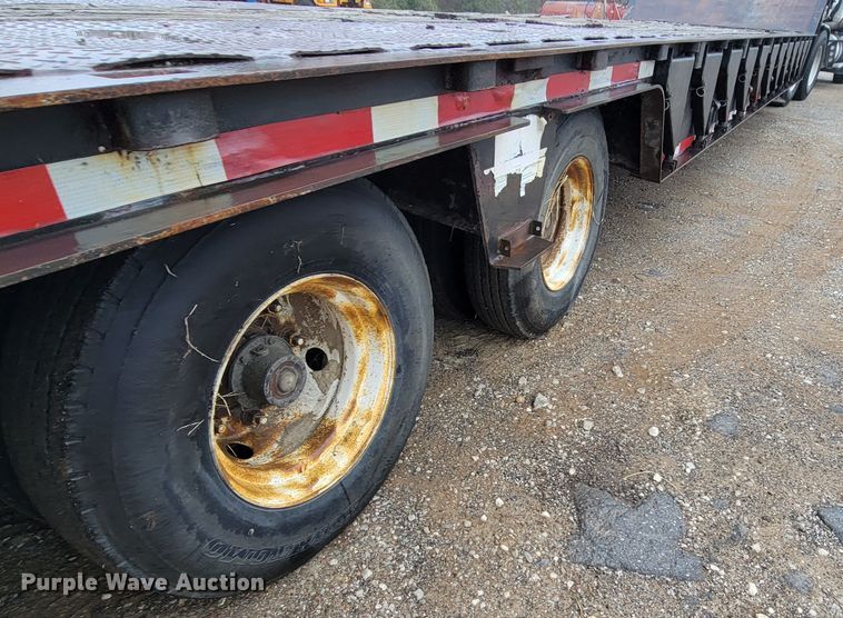 image for item HG9353 2001 Trail King TK70HT  equipment trailer