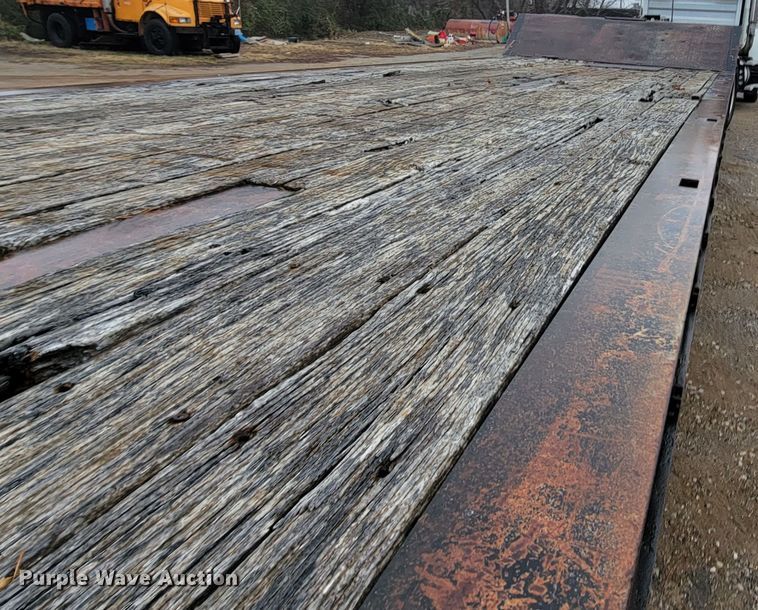 image for item HG9353 2001 Trail King TK70HT  equipment trailer