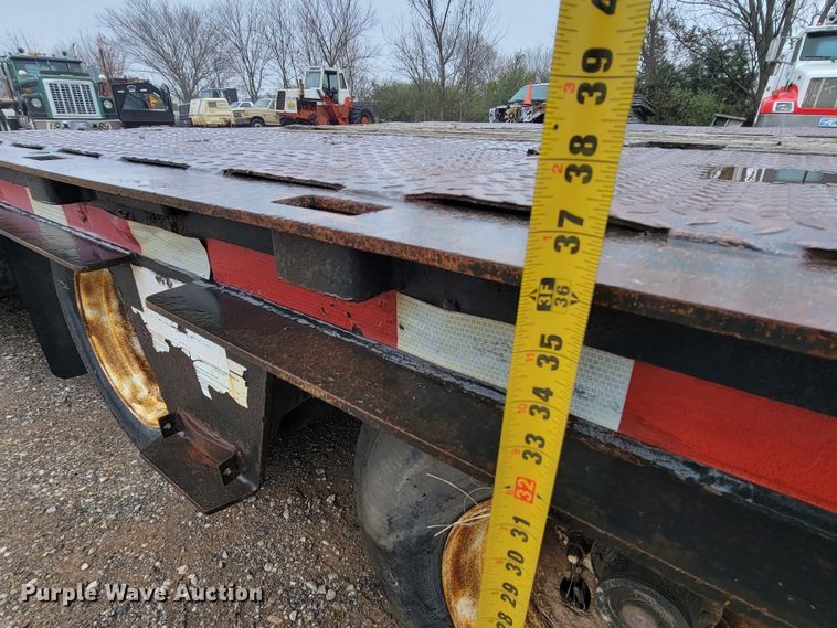 image for item HG9353 2001 Trail King TK70HT  equipment trailer