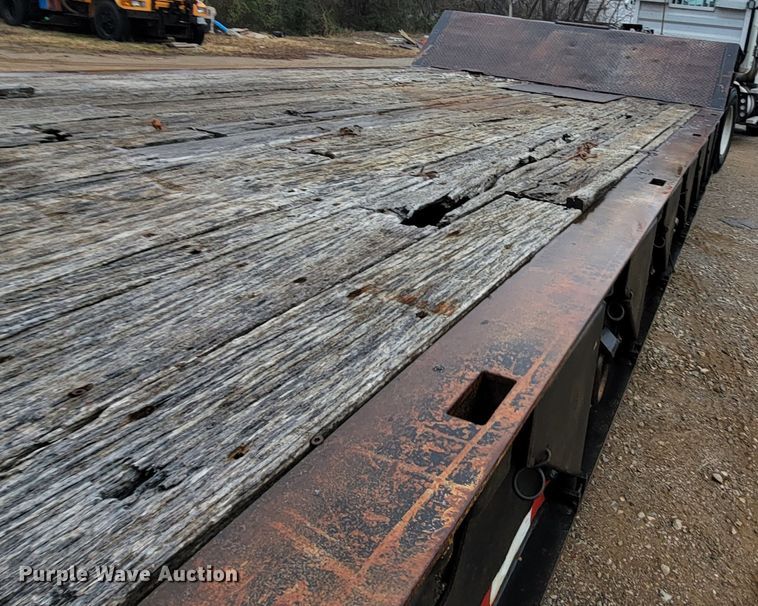 image for item HG9353 2001 Trail King TK70HT  equipment trailer