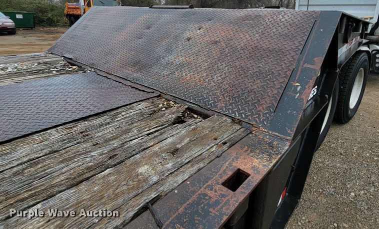 image for item HG9353 2001 Trail King TK70HT  equipment trailer