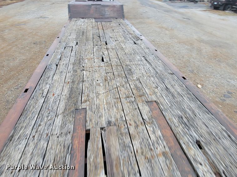 image for item HG9353 2001 Trail King TK70HT  equipment trailer