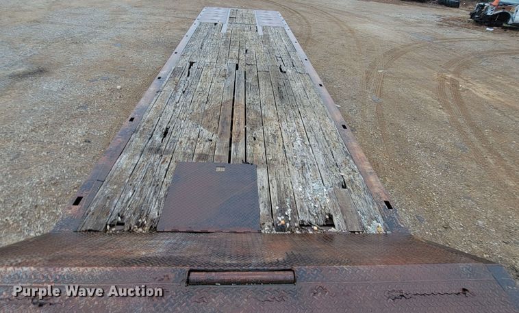 image for item HG9353 2001 Trail King TK70HT  equipment trailer