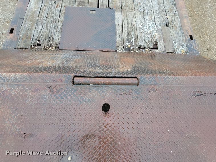 image for item HG9353 2001 Trail King TK70HT  equipment trailer