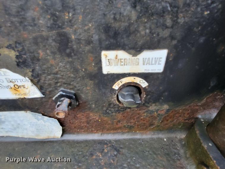 image for item HG9353 2001 Trail King TK70HT  equipment trailer