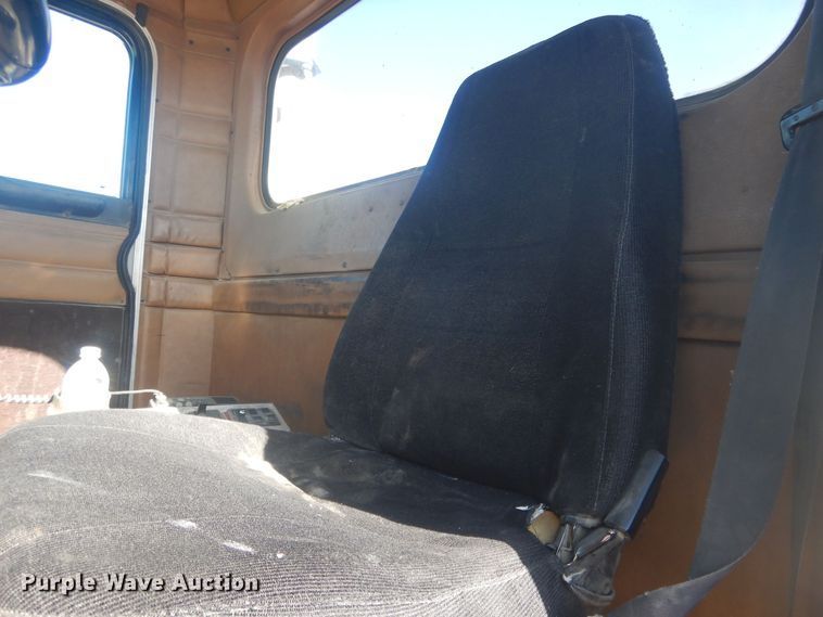 image for item HQ9531 1997 Peterbilt 357  ready mix truck