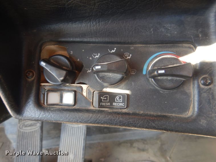 image for item HQ9531 1997 Peterbilt 357  ready mix truck