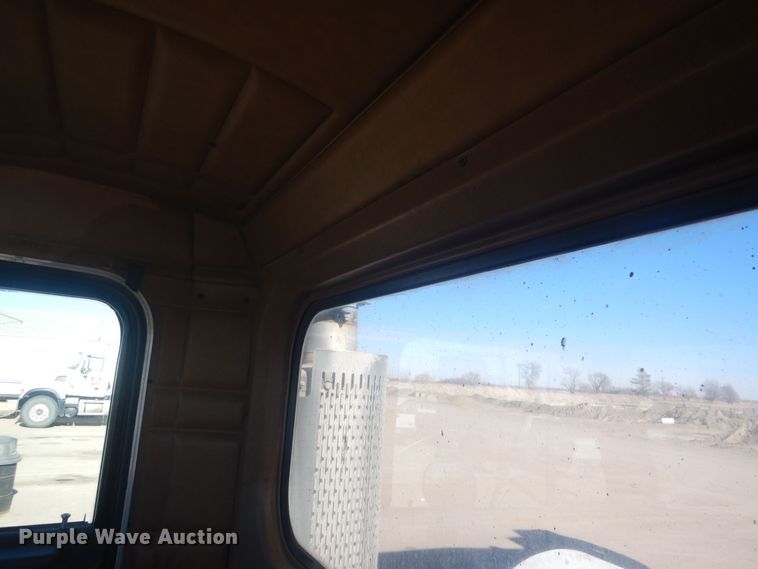 image for item HQ9531 1997 Peterbilt 357  ready mix truck