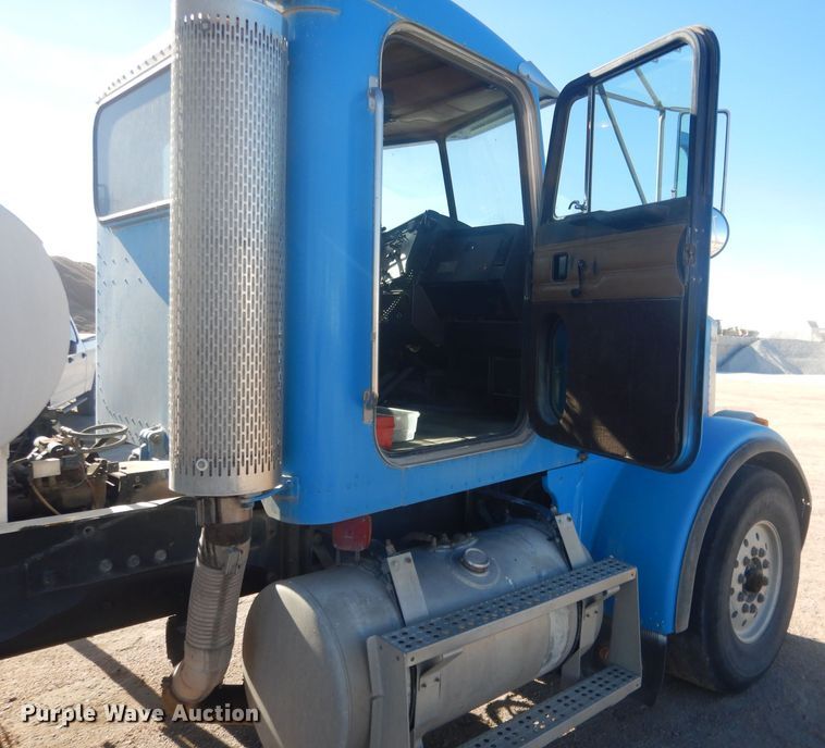 image for item HQ9531 1997 Peterbilt 357  ready mix truck