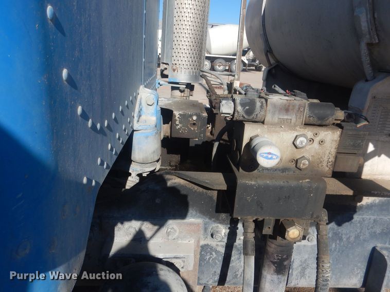 image for item HQ9531 1997 Peterbilt 357  ready mix truck