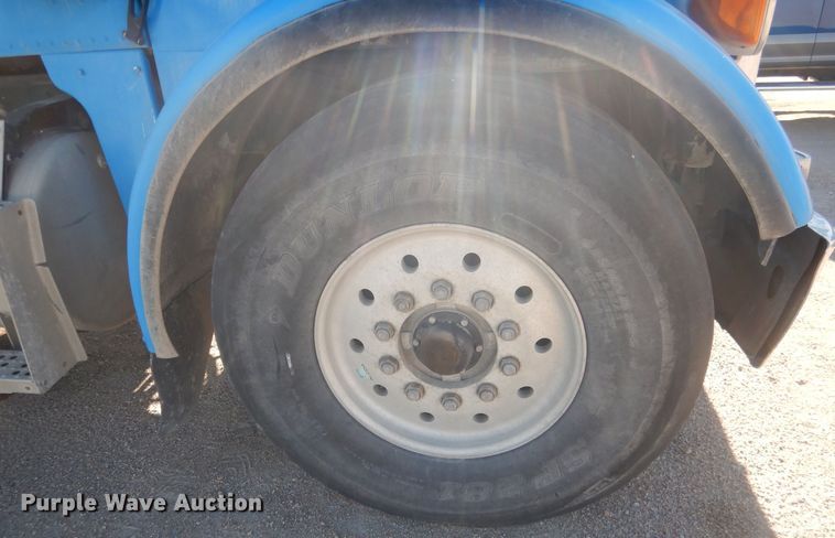 image for item HQ9531 1997 Peterbilt 357  ready mix truck