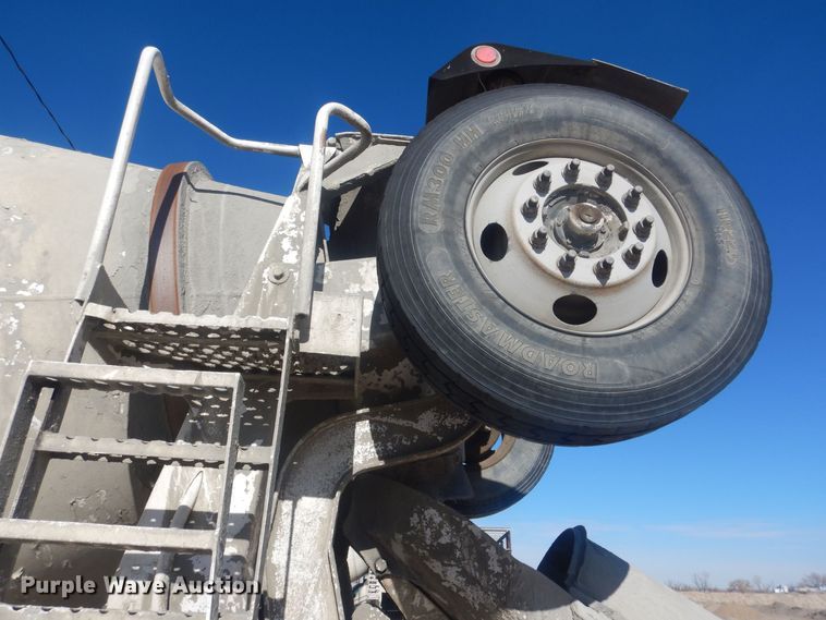 image for item HQ9531 1997 Peterbilt 357  ready mix truck