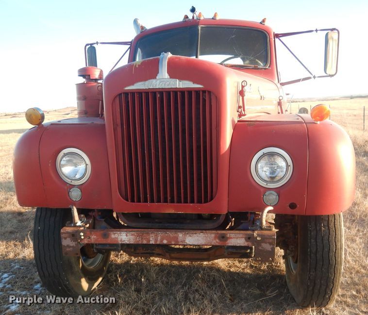 image for item HQ9558 1965 Mack B61  semi truck