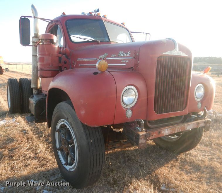 image for item HQ9558 1965 Mack B61  semi truck