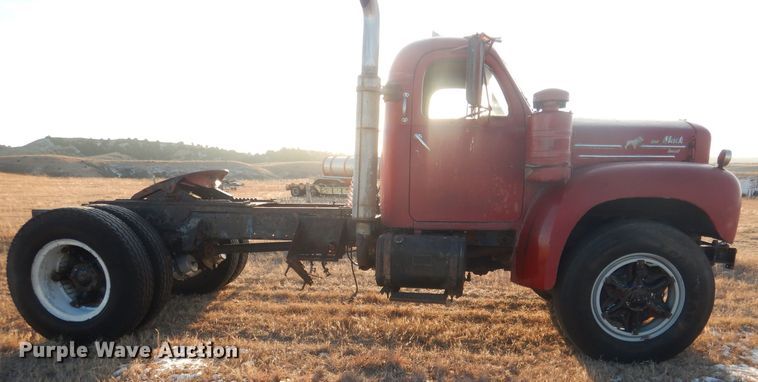 image for item HQ9558 1965 Mack B61  semi truck