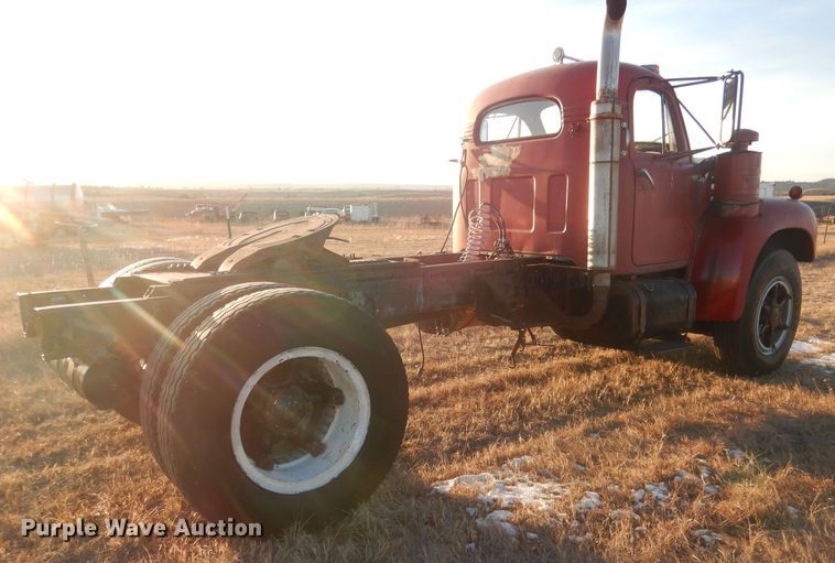 image for item HQ9558 1965 Mack B61  semi truck