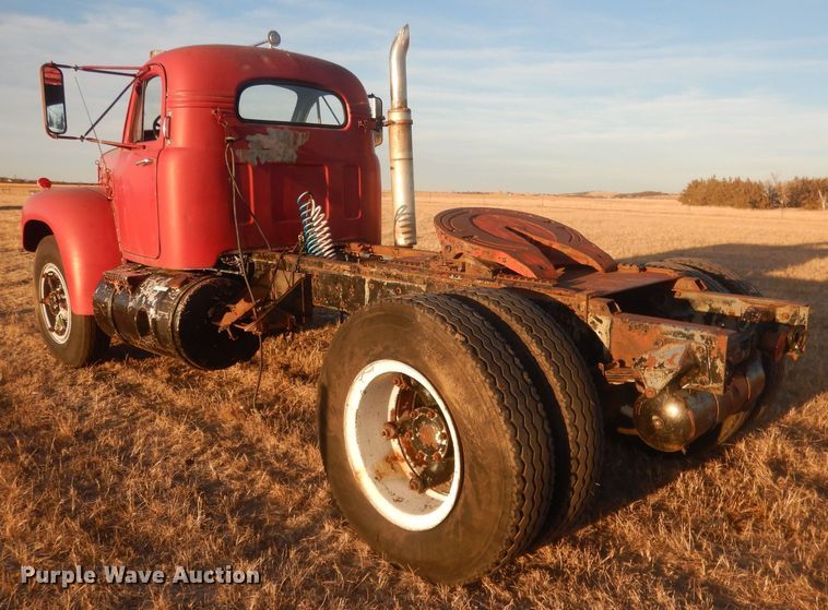 image for item HQ9558 1965 Mack B61  semi truck