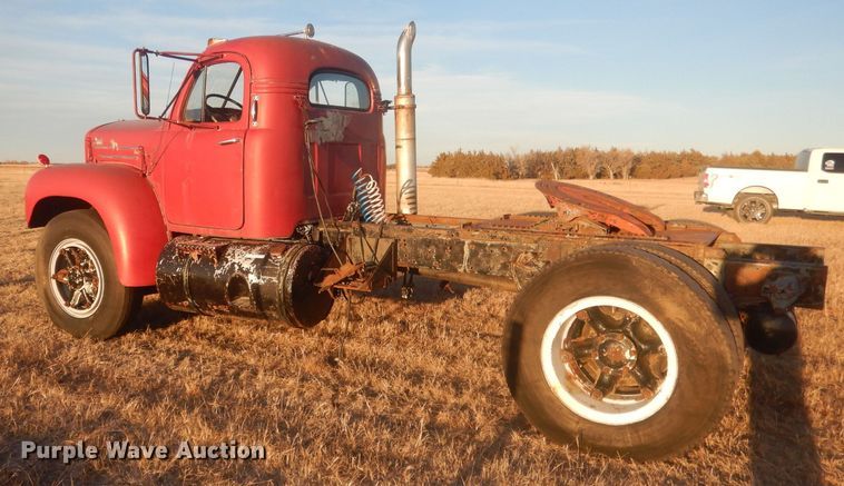image for item HQ9558 1965 Mack B61  semi truck