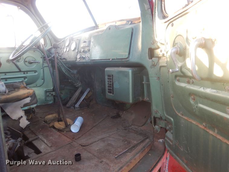 image for item HQ9558 1965 Mack B61  semi truck