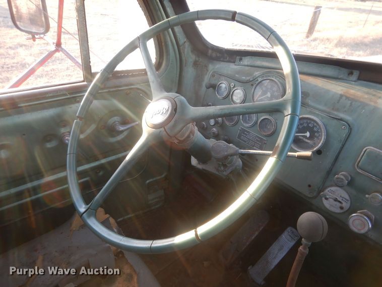 image for item HQ9558 1965 Mack B61  semi truck