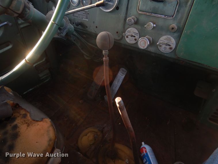 image for item HQ9558 1965 Mack B61  semi truck