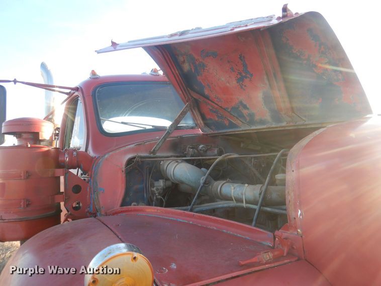 image for item HQ9558 1965 Mack B61  semi truck