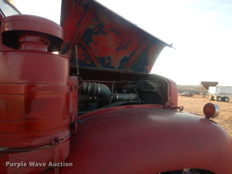 image for item HQ9558 1965 Mack B61  semi truck