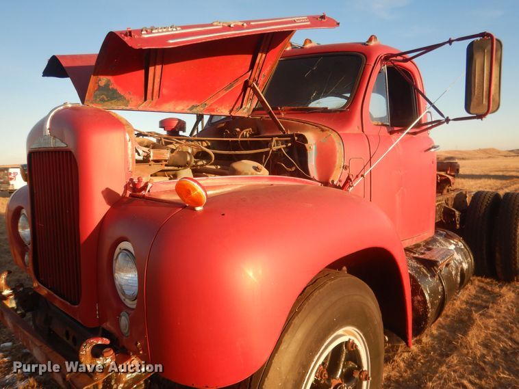 image for item HQ9558 1965 Mack B61  semi truck