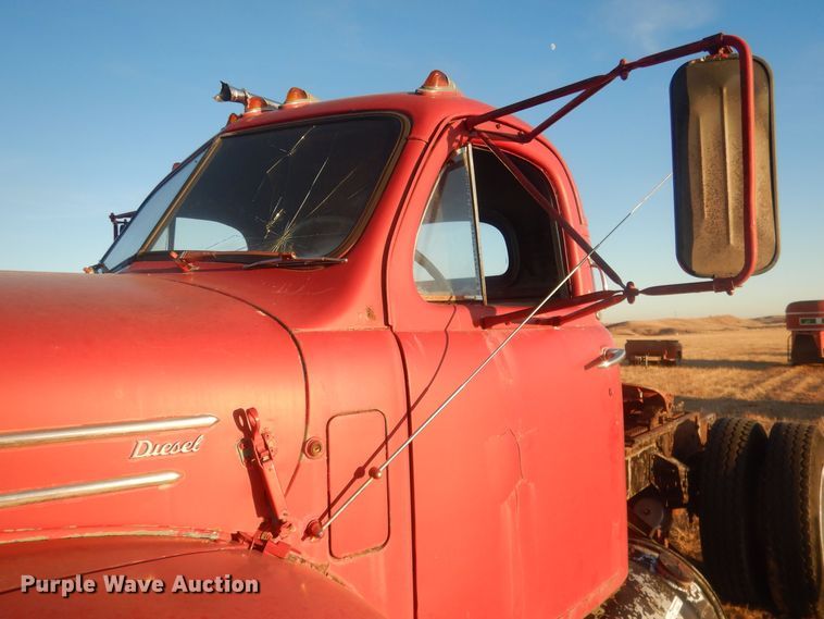 image for item HQ9558 1965 Mack B61  semi truck