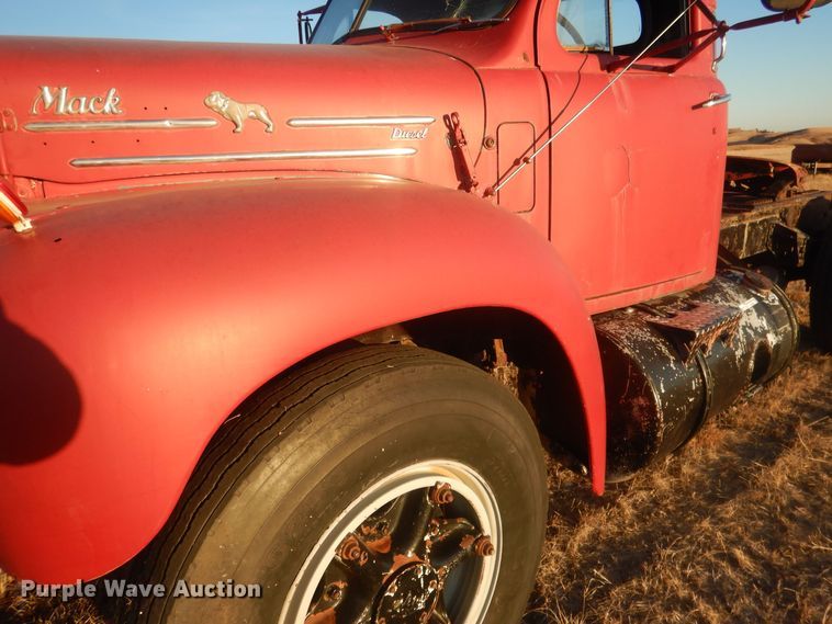 image for item HQ9558 1965 Mack B61  semi truck