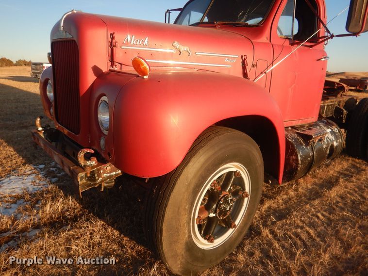 image for item HQ9558 1965 Mack B61  semi truck