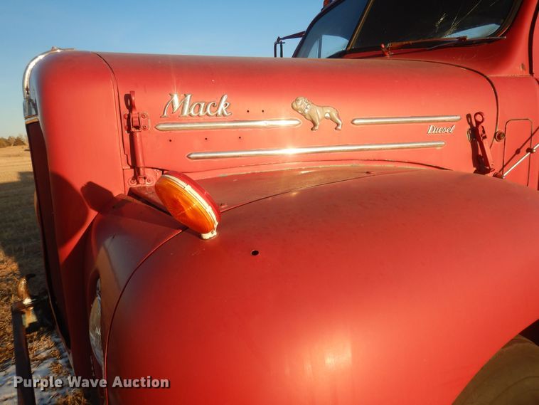 image for item HQ9558 1965 Mack B61  semi truck