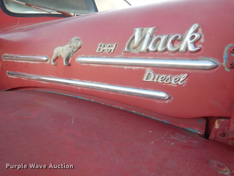 image for item HQ9558 1965 Mack B61  semi truck